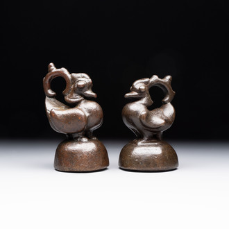 Two Burmese bronze bird-form opium weights, 18/19th C.
