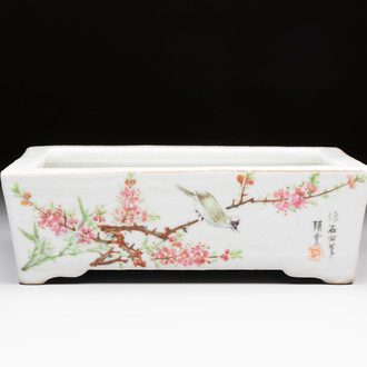 A Chinese qianjiang cai rectangular jardinière, signed Zhang Yun 張雲, dated 1925