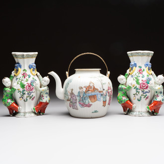 A Chinese famille rose covered teapot and a pair of Samson wall pocket vases, Tongzhi mark, 19th C.
