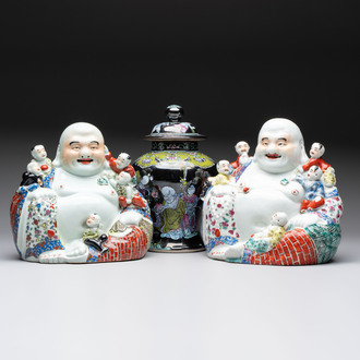 Two Chinese famille rose Milefo Buddhas and a famille rose black-ground covered vase, Zhu Mao Ji 朱茂記造 and Kangxi marks, 19/20th C.