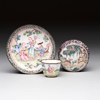A Chinese Canton saucer, a cup and a covered box, 18th C.