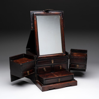 A Chinese rosewood cosmetic box with brass mount, 19/20th C.
