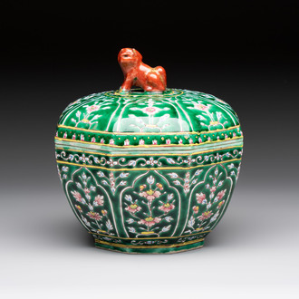 A Chinese Bencharong bowl and cover for the Thai market, 19th C.