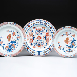 Three Chinese Imari-style dishes with floral design, Yongzheng