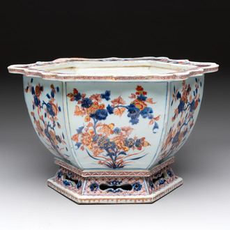 A Chinese Imari-style hexagonal jardinière with floral design, Qianlong
