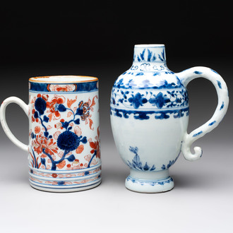 A Chinese blue and white jug and an Imari-style tankard, Transitional period/Kangxi