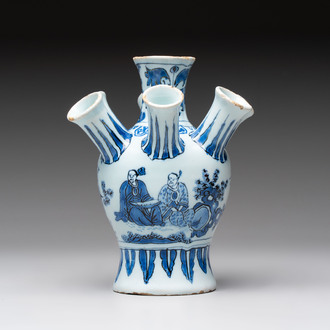 A fine small blue and white Dutch Delft chinoiserie tulip vase, late 17th C.