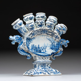 A blue and white Dutch Delft tulip vase, 19th C.