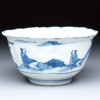 A Chinese blue and white 'crow cup' with figural design, Transitional period