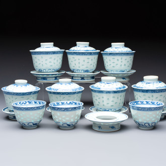 Ten Chinese blue and white cups, seven covers and eight stands, 19/20th C.