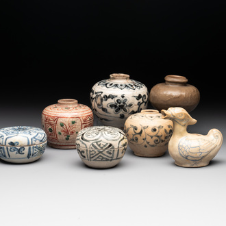 Seven Annamese or Vietnamese blue, white and polychrome wares, 16/17th C.