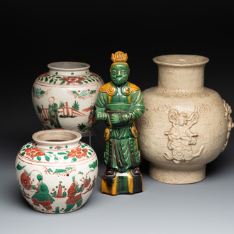 A Chinese sancai figure of Garuda, a cream-glazed vase and a pair of wucai jars, 19/20th C.