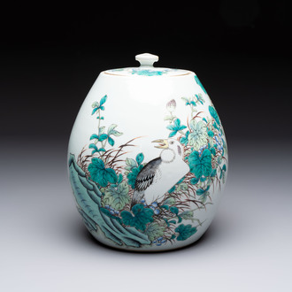 A Chinese famille verte 'bird among fruiting branches' vase and cover, Jiangxi Ciye Gongsi 江西瓷業公司 mark, Republic