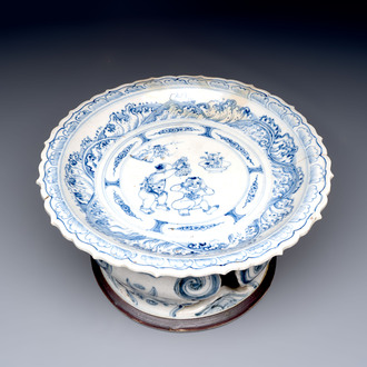 A rare Annamese or Vietnamese blue and white tazza with playing boys, 15/16th C.