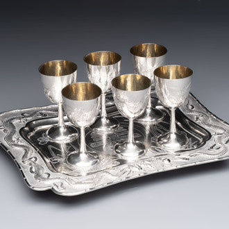 A Chinese silver tray and six gilt-silver cups, 19/20th C.