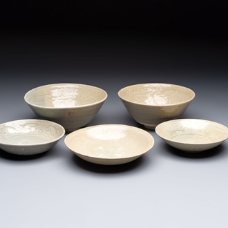 Three Chinese celadon-glazed plates and two bowls from the Jepara shipwreck,  Fujian or Zhejiang kilns, Song
