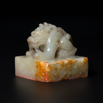 A Chinese celadon and russet jade 'dragon' seal, 18/19th C.