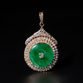 A diamond- and jadeite-inlaid gold pendant, 20th C.