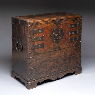 A Korean wooden cabinet or Morijang 머릿장, Joseon, 19th C.