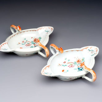 A pair of Chinese famille rose sauce boats, Qianlong