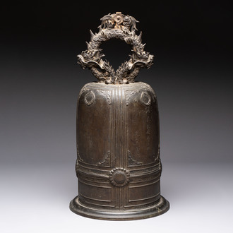 A large Vietnamese bronze 'Dragon' bell, signed Nguyễn Ngọc Nghĩa 阮玉義, 19th C.