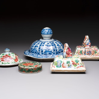 Five Chinese blue, white, famille rose and wucai covers, Kangxi and later