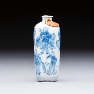 A Chinese blue and white snuff bottle with figural design, dragon mark, 19th C.