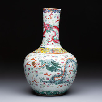 A Chinese famille rose 'Dragon and Phoenix' 'Tianqiuping' vase, 19/20th C.