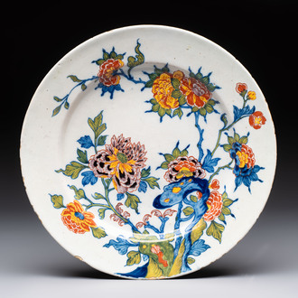 A polychrome Dutch Delft plate with floral design, late 17th C.