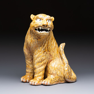 A rare Korean porcelain model of a seated tiger, Joseon, 18/19th C.