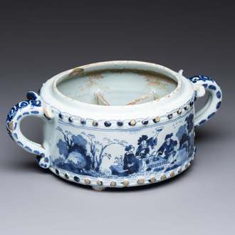 A rare blue and white Dutch Delft chinoiserie spice box, 17th C.