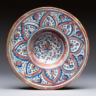 An Italian maiolica lustreware deep plate, Gubbio, 16th C.