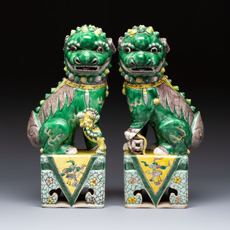 A pair of Chinese sancai-glazed Buddhist lions, 19/20th C.
