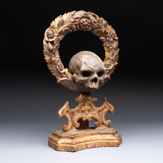An Italian 'Memento Mori' wooden funerary palm holder with a plaster skull, 19th C.