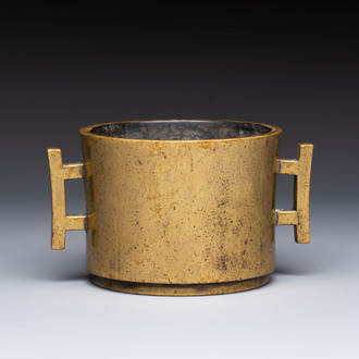 A Chinese bronze censer with 'Ji' handles, Xuande mark, 17/18th C.