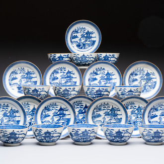 A set of 12 Chinese blue and white 'Landscape' bowls and saucers, Qianlong/Jiaqing
