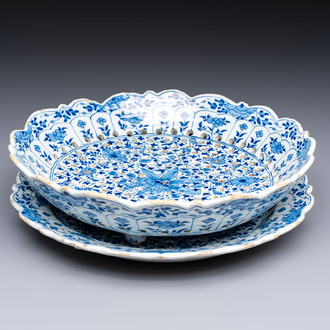 A blue and white Dutch Delft Kangxi-style strawberry strainer and stand, 18th C.