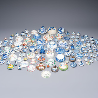 A large collection of 152 pieces, mainly Chinese porcelain covers, Kangxi and later