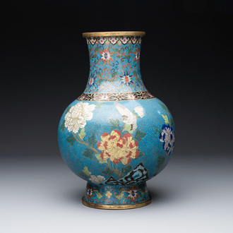 A Chinese cloisonné 'Peony and Chrysanthemum' vase, 19th C.