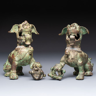 A pair of Vietnamese bronze lions, 19/20th C.