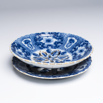 A blue and white Dutch Delft strainer and stand with floral design, 18th C.