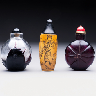 Two Chinese glass snuff bottles and a buffalo bone snuff bottle, Xianfeng mark, 19th C.