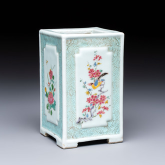 A square Chinese famille rose brush pot with floral design, Yongzheng/Qianlong