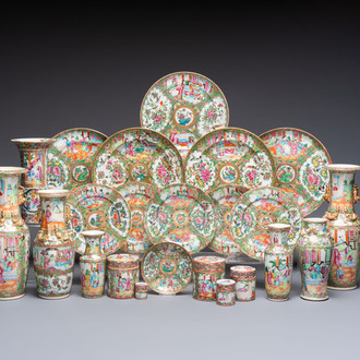 An extensive group of 23 Chinese Canton famille rose wares, 19th C.