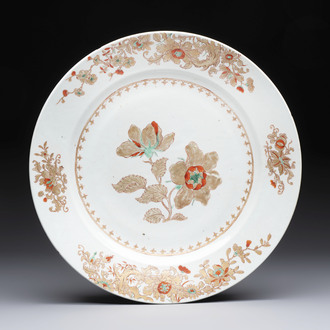 A Chinese gilt-decorated green- and red-enamelled dish with a floral design, 18th C.