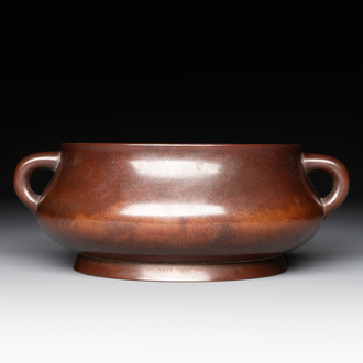 An extremely rare Chinese bronze censer with loop handles, Cheng Qu Mao Tang 城曲茅堂 mark, 17th C.