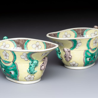 A pair of Chinese verte biscuit libation cups, 19th C.