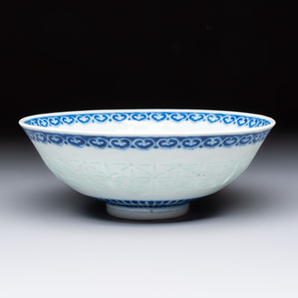 A Chinese blue and white 'Ling Long' bowl with bats design, Qianlong mark, 19th C.