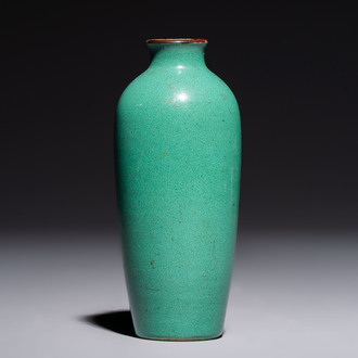 A Chinese Swatow green-glazed vase, 19th C.
