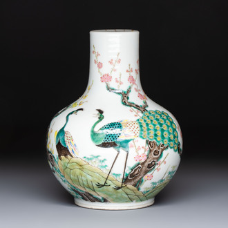 A fine Chinese famille verte 'Peacocks' vase, 19th C.